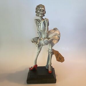 Hallow’s Eve Marilyn Monroe Skeleton With Red Shoes Halloween Figurine 12” NWT